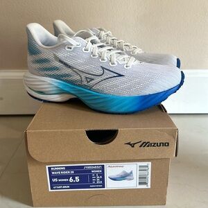 Mizuno Waverider 28 - W 6.5.